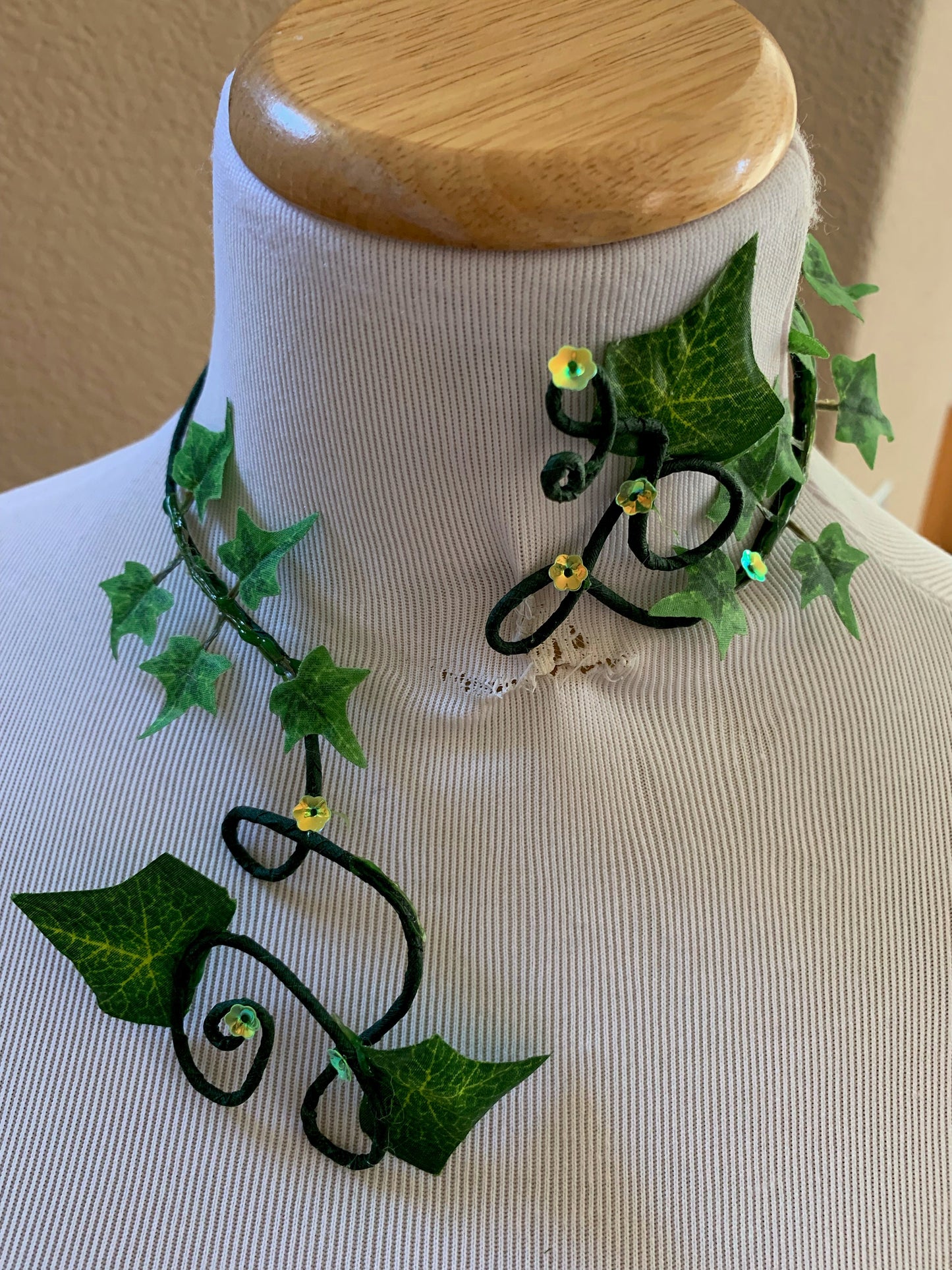 Poison Ivy Choker, Green Ivy Necklace Choker, fairy Wrap, Great for costumes and evening wear!