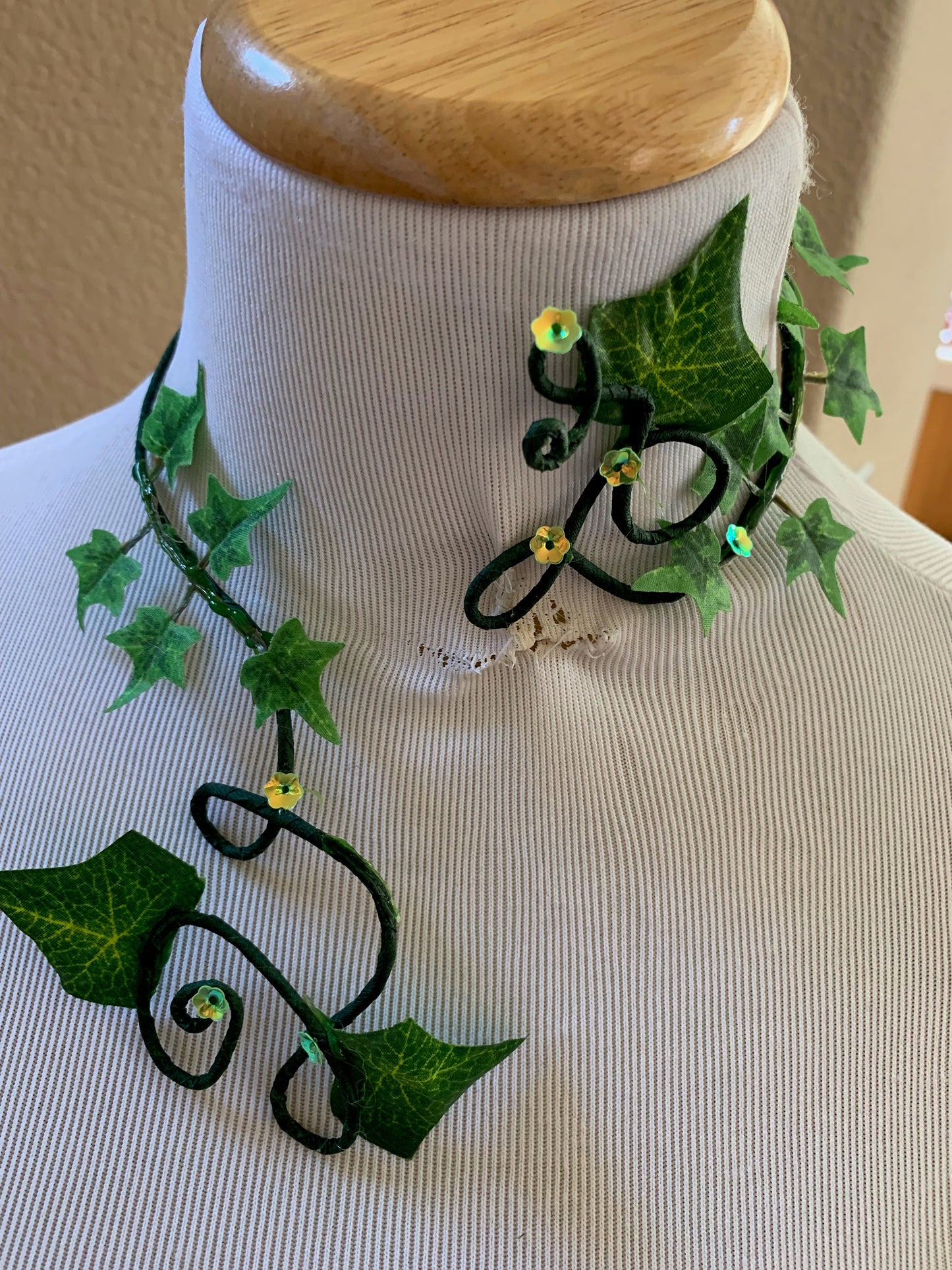 Poison Ivy Choker, Green Ivy Necklace Choker, fairy Wrap, Great for costumes and evening wear!