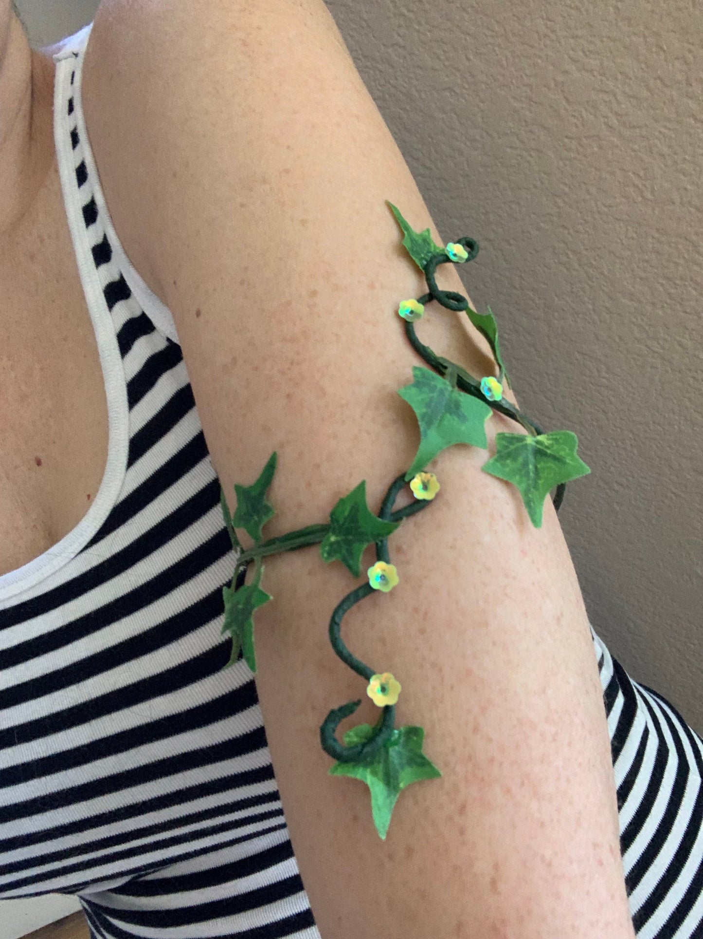 Poison Ivy cuff , Green Ivy Arm cuff, Woodland forest fairy Wrap, Great for Brides, or Renissance fair!