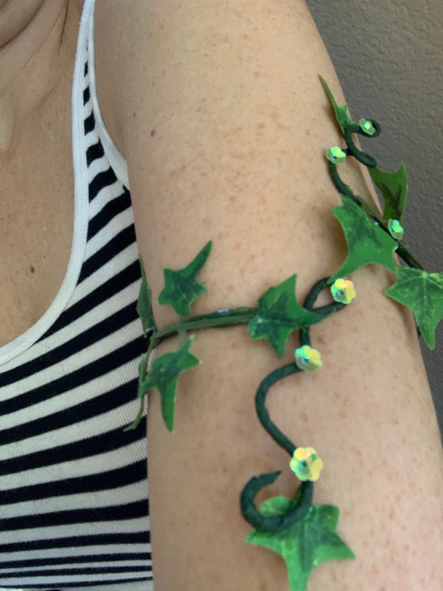 Poison Ivy cuff , Green Ivy Arm cuff, Woodland forest fairy Wrap, Great for Brides, or Renissance fair!