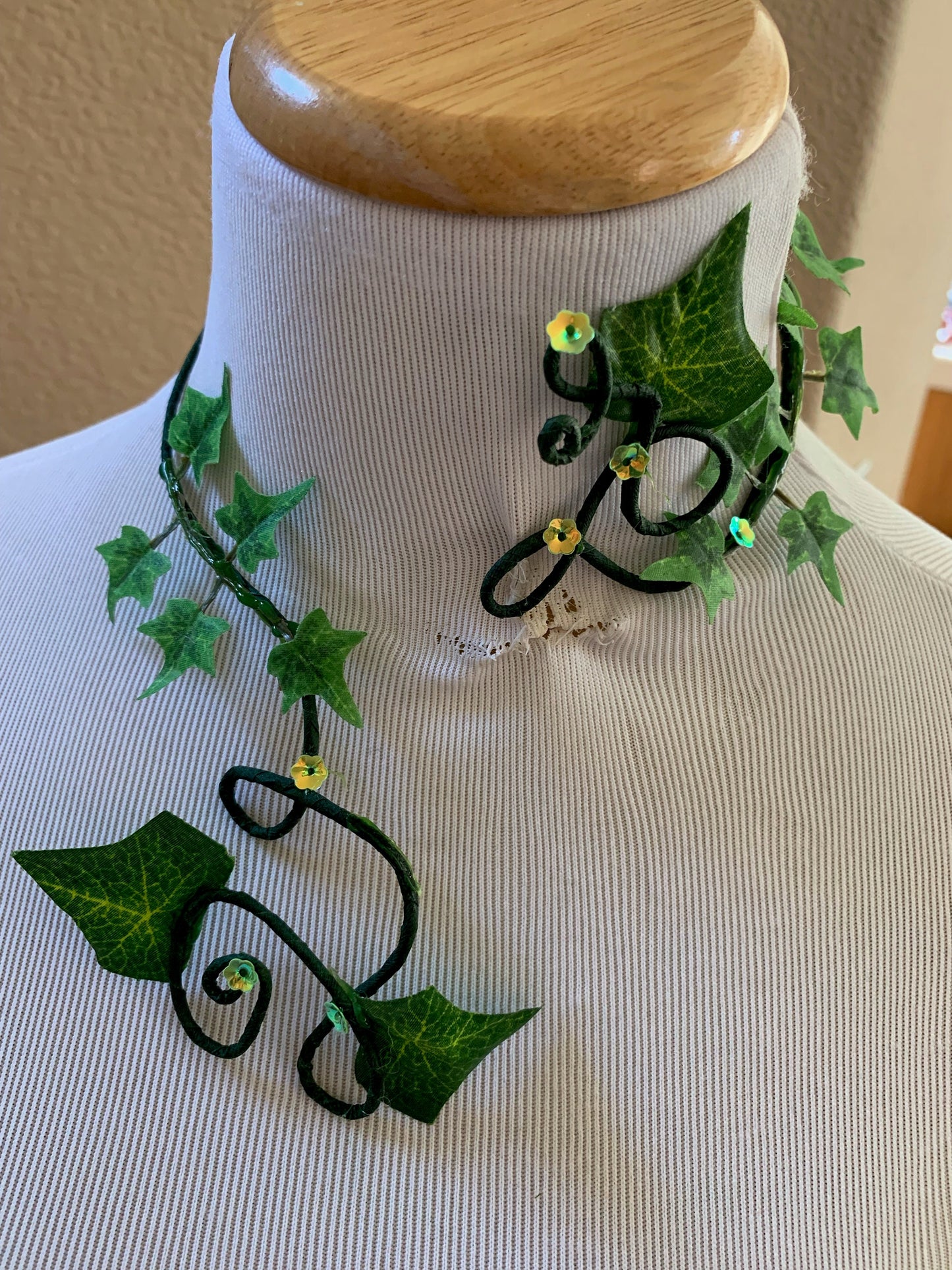 Poison Ivy Choker, Green Ivy Necklace Choker, fairy Wrap, Great for costumes and evening wear!