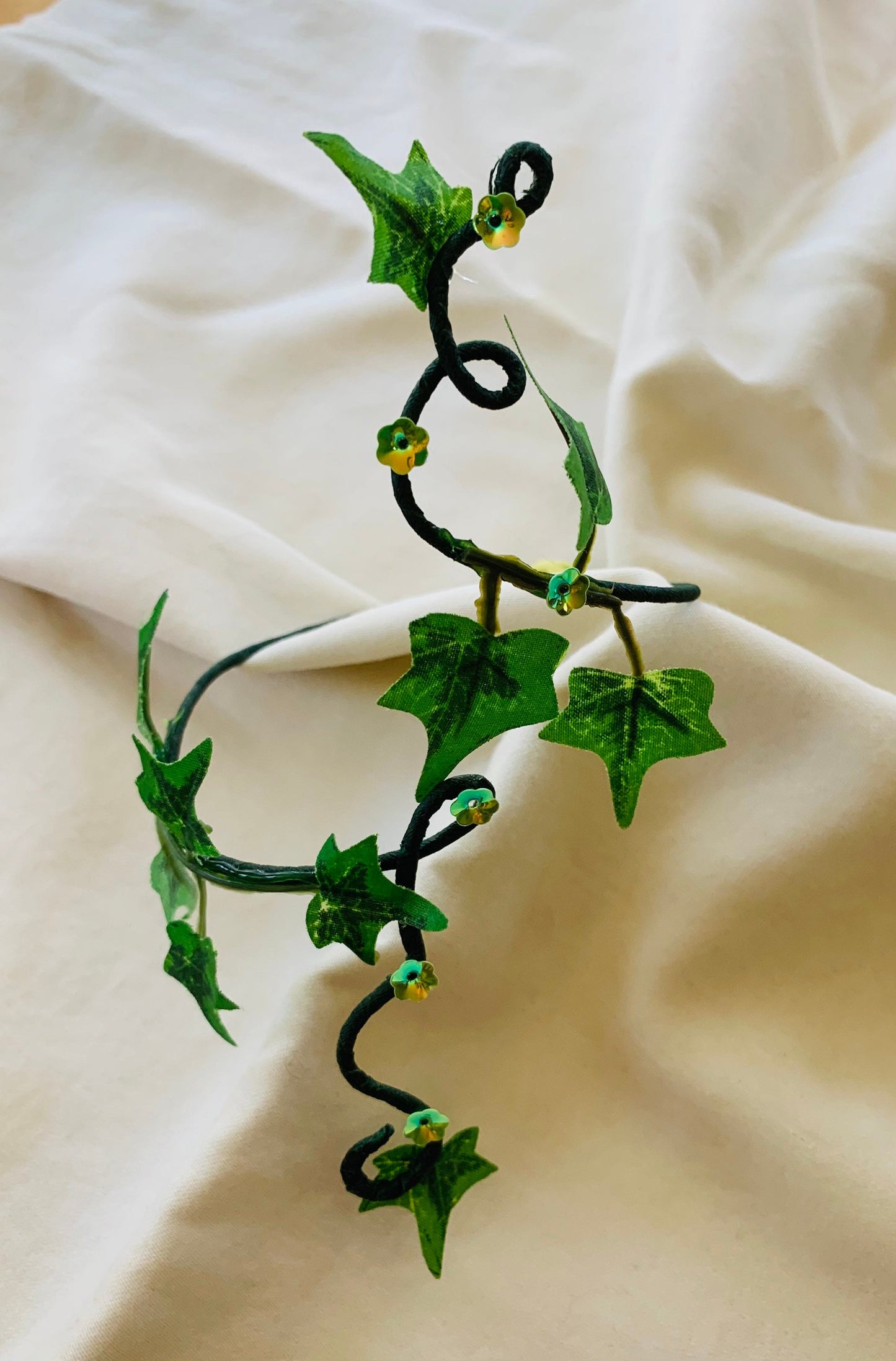 Poison Ivy cuff , Green Ivy Arm cuff, Woodland forest fairy Wrap, Great for Brides, or Renissance fair!