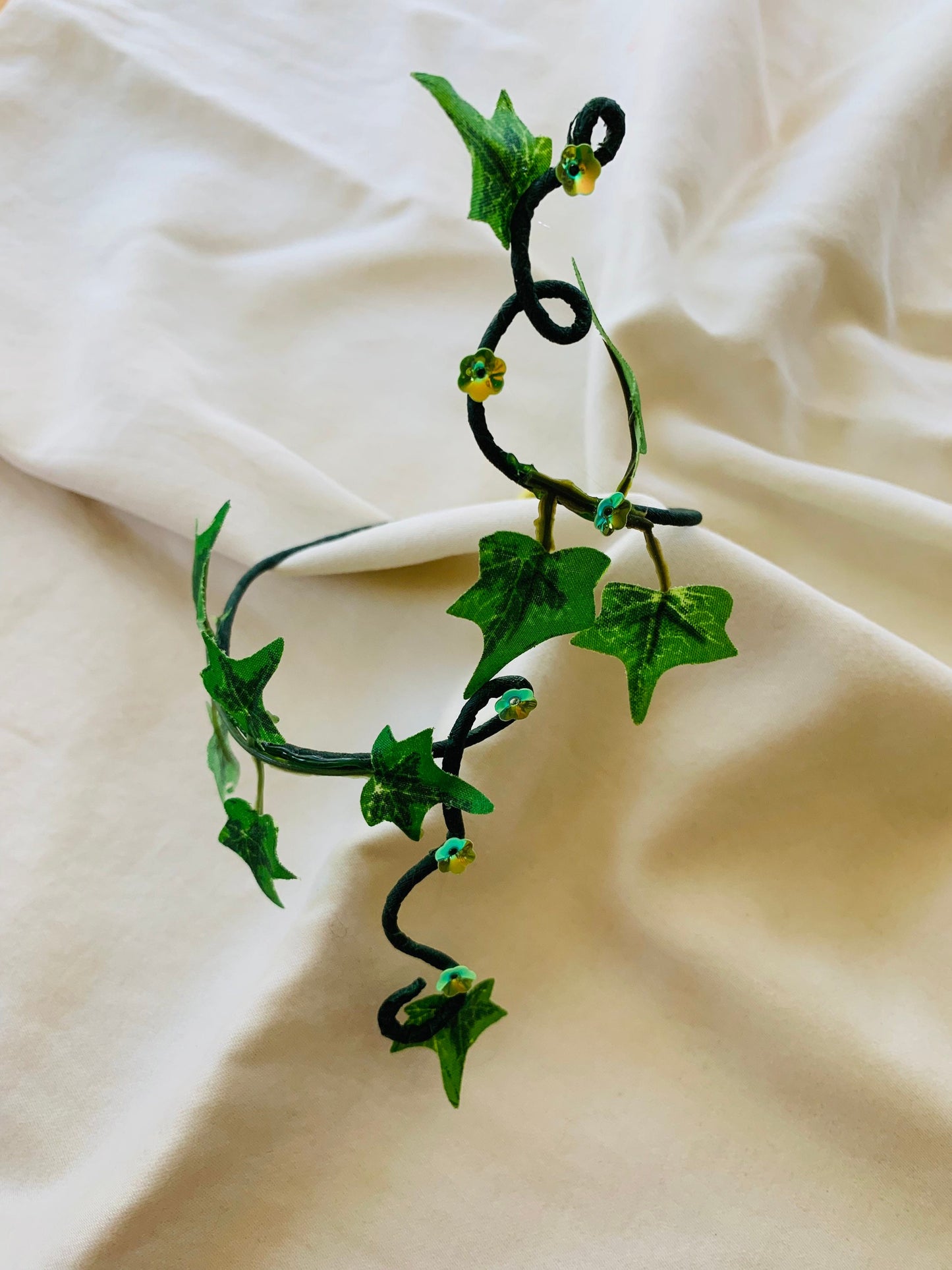 Poison Ivy cuff , Green Ivy Arm cuff, Woodland forest fairy Wrap, Great for Brides, or Renissance fair!